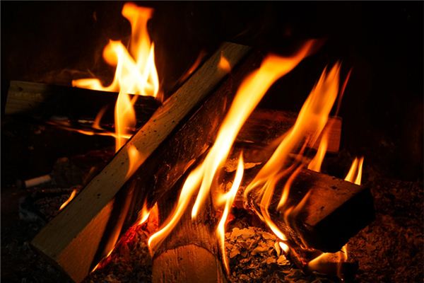 夢見點火燒柴_周公解夢