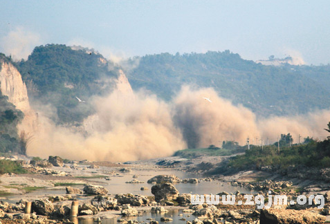 夢見地震山崩