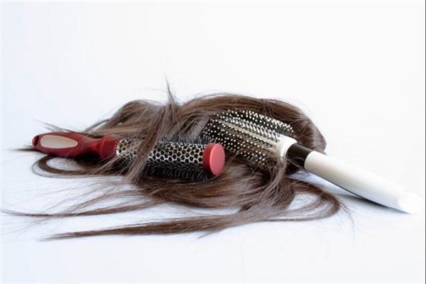 夢見掉發_周公解夢