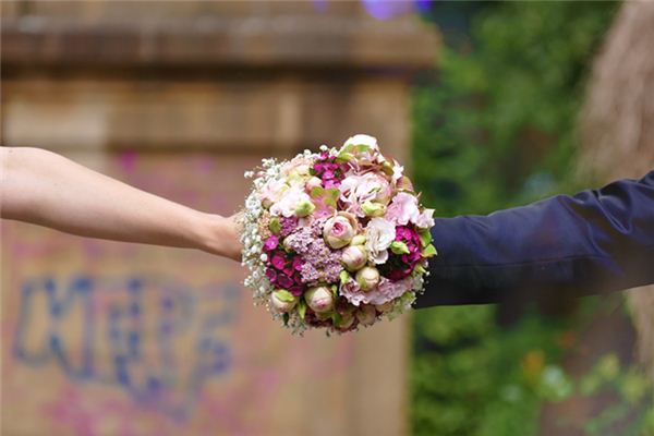 夢見自己二婚結婚_周公解夢