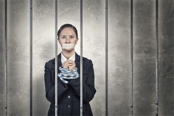 夢見自己被囚禁_周公解夢