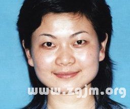 鼻樑低的人