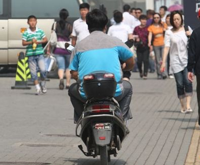 夢見別人騎電動車