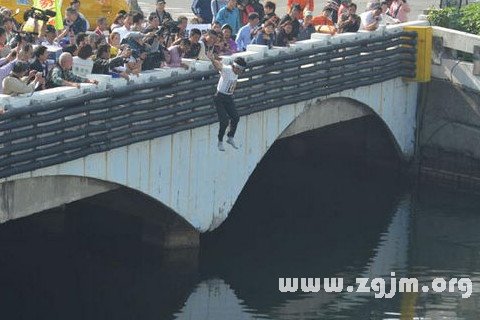 夢見跳河 跳海