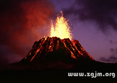 夢見在火山下面行走