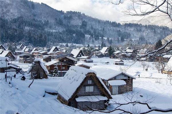 夢見家鄉的人和事_周公解夢