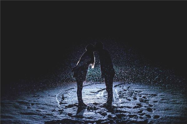 夢見男女在一起妊亂_周公解夢