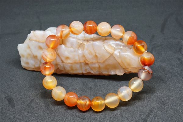 夢到撿玉鐲意味著什麼_周公解夢