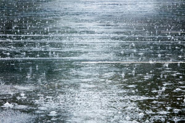 夢見大水淹路_周公解夢