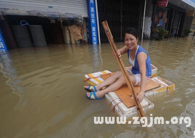 夢見大雨洪水