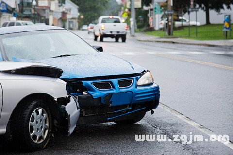 夢見女兒撞車