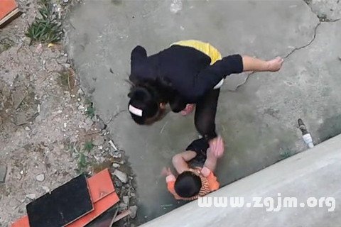 夢見打小孩