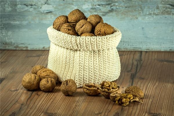 女人夢見核桃什麼預兆_周公解夢