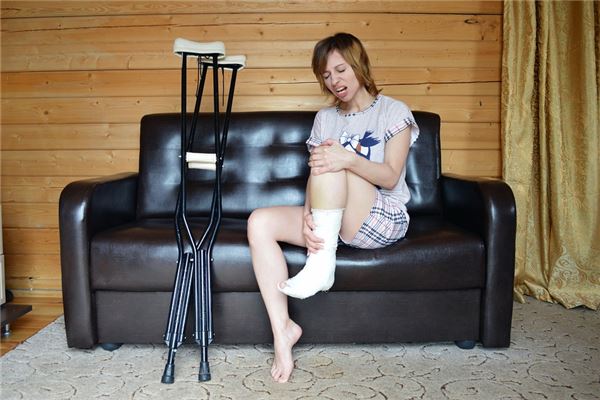 夢到親人骨折代表著什麼_周公解夢