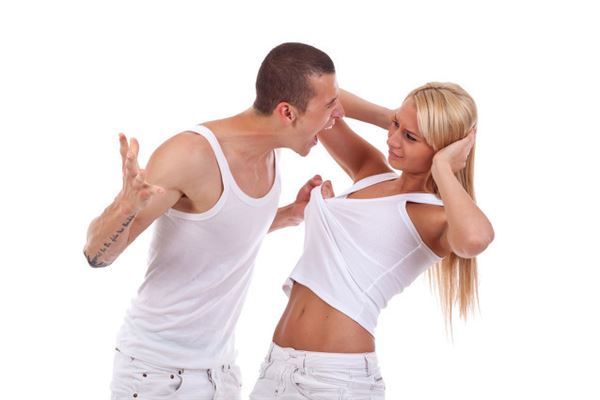 夢見暴打別人_周公解夢