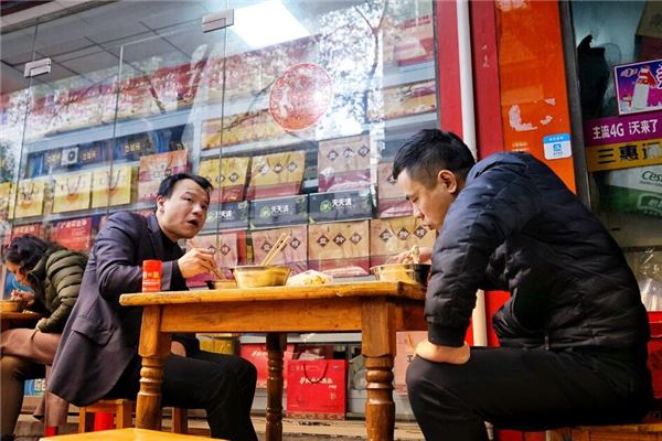 女人夢見和朋友吃飯_周公解夢