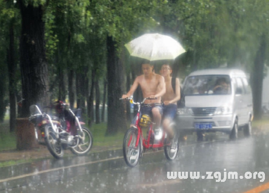 夢見下毛毛雨