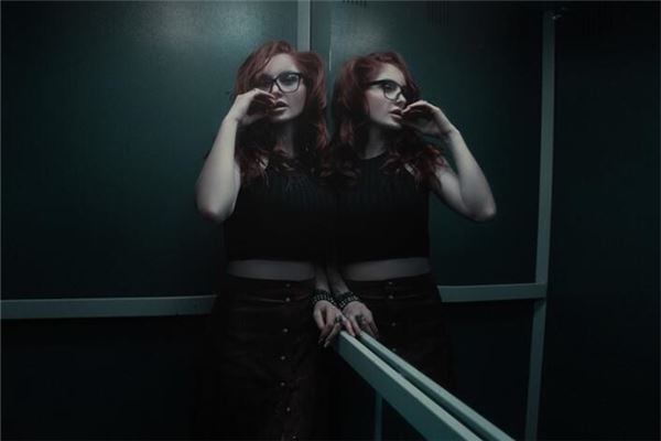 夢到困在電梯是什麼徵兆_周公解夢