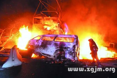 夢見車爆炸