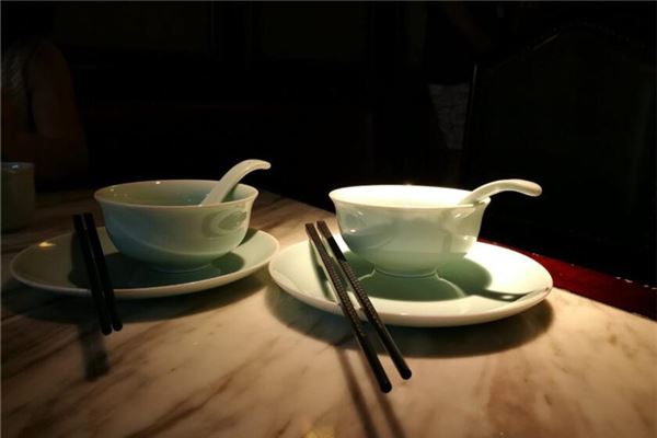 夢見吵架摔碗_周公解夢