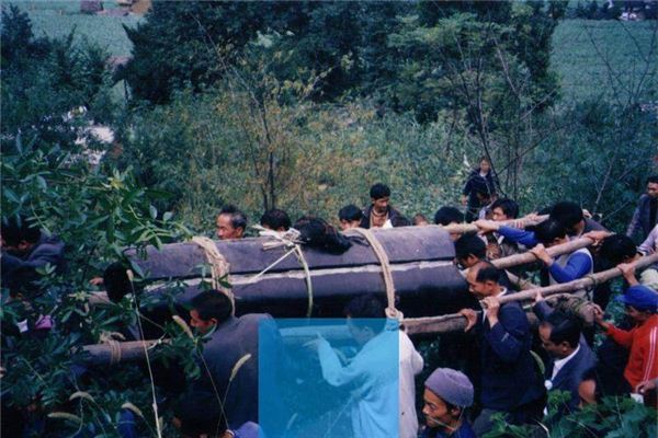 夢見別人抬死人_周公解夢