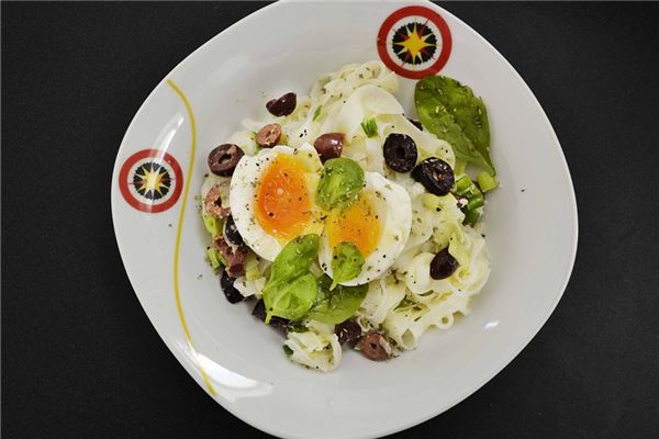 夢到吃飯特別撐還在吃_周公解夢