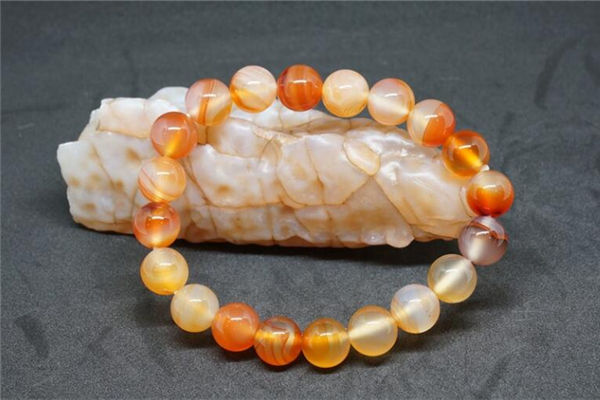 夢見戴玉鐲是什麼意思_周公解夢