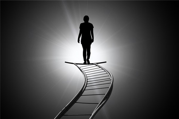 夢見爬高梯預示了什麼_周公解夢
