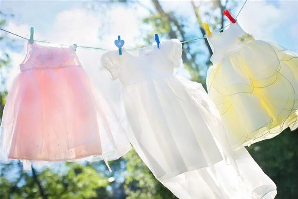 女人夢見試新衣服_周公解夢