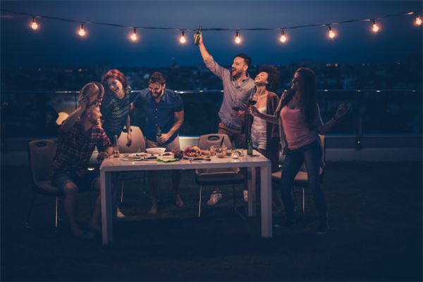 夢見親戚聚在一起_周公解夢