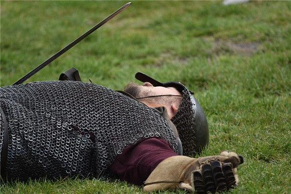 夢見死人坑有何寓意_周公解夢