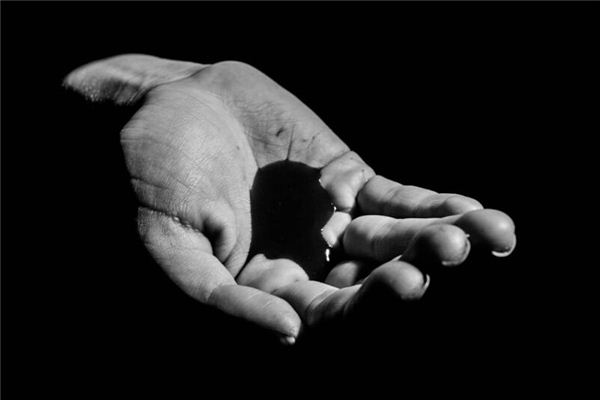 夢見別人口吐鮮血_周公解夢