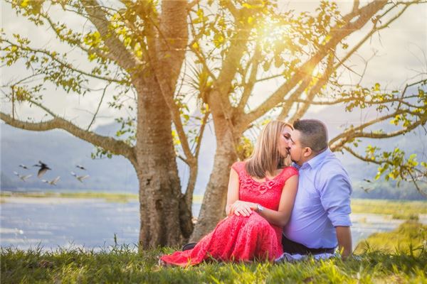 夢到戀人背叛是咋回事_周公解夢