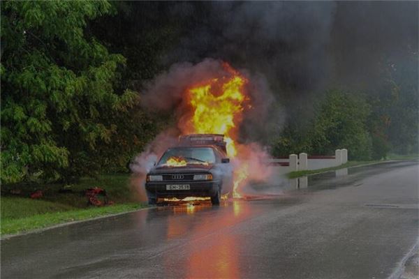 夢到車子爆炸代表著什麼？_周公解夢