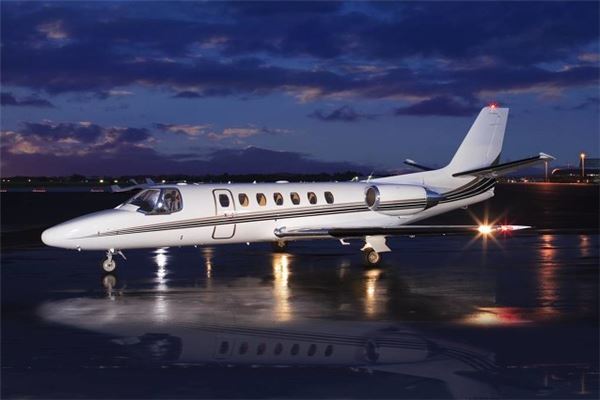 夢見趕飛機時間緊迫_周公解夢