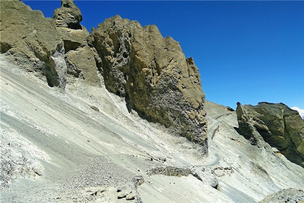 夢到石頭滾下山是凶兆還是吉兆_周公解夢