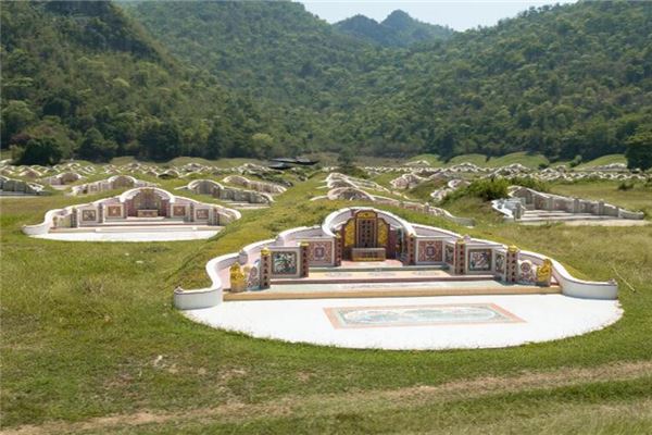 夢見剛埋的新墳_周公解夢