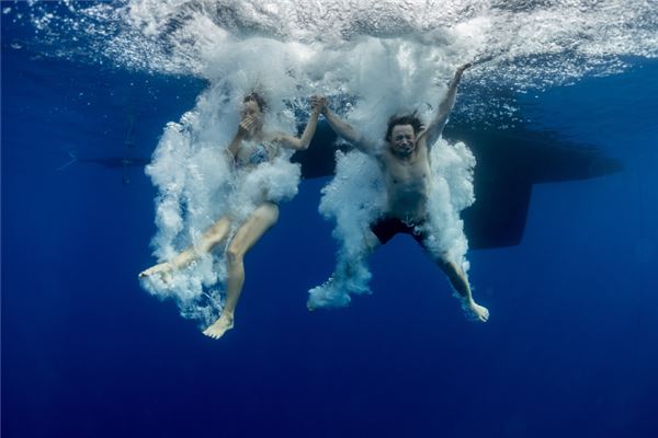 夢見掉河裡_周公解夢