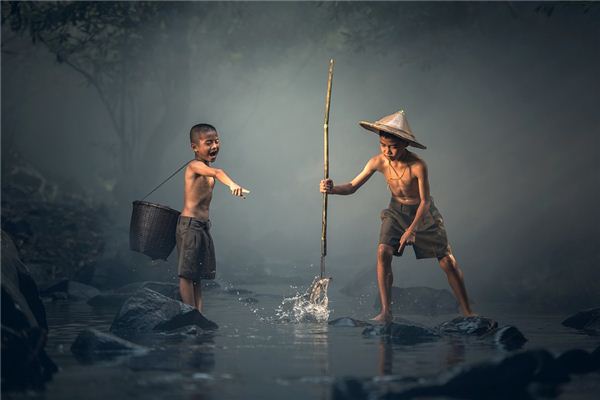 夢見抓魚是怎么回事？_周公解夢