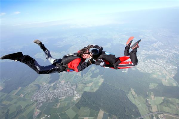 屬牛的八五年的性格婚姻配對_十二生肖