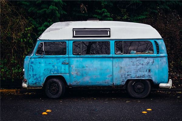 女人夢見貨車翻車_周公解夢