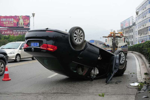 夢見別人開車翻車了