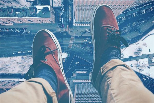 夢見有人跳了樓_周公解夢