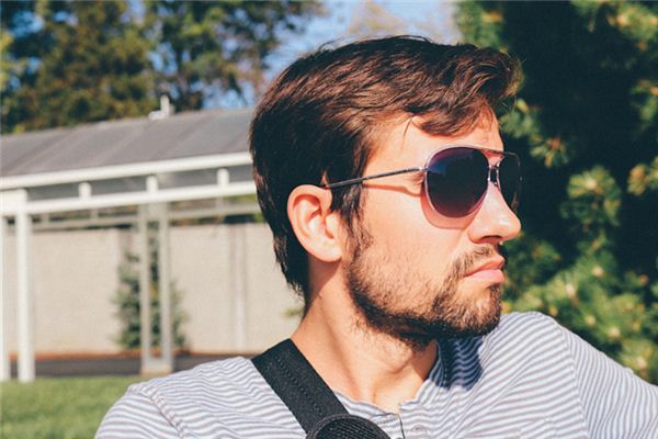 夢見一個陌生男人_周公解夢