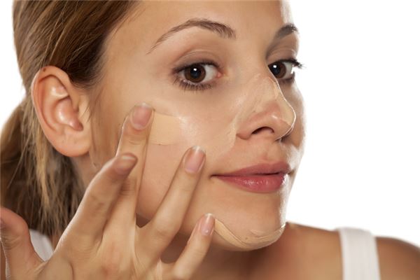 夢見臉上粉塗不勻_周公解夢