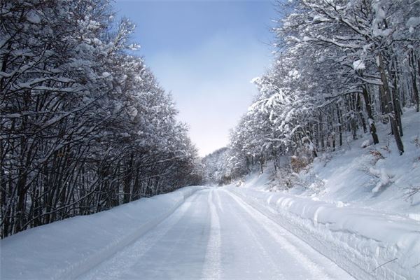 夢見走路路不通_周公解夢