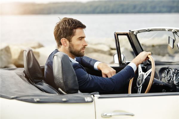 夢見開敞篷跑車_周公解夢