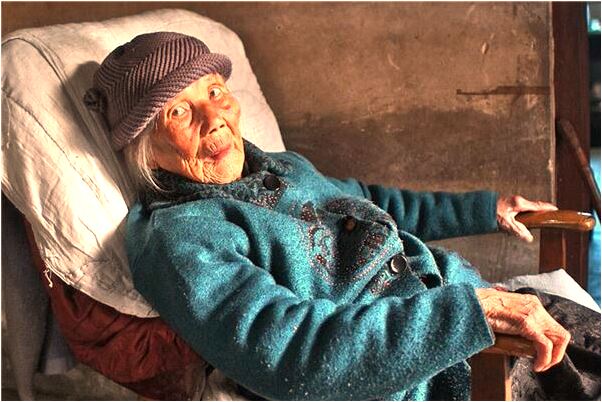 夢到別人大門口掛著帆死了人有什麼含義_周公解夢官網
