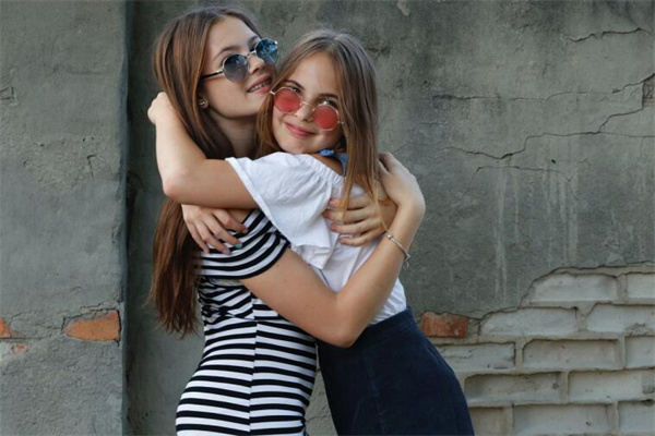 夢見閨密預示了什麼_周公解夢