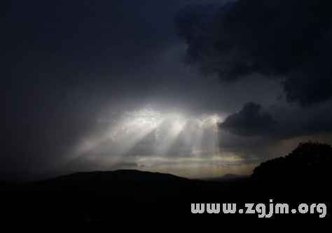 夢見天空忽然烏雲密布